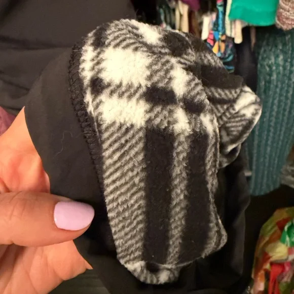 Women's Black Eddie Bauer fleece lined cargo pants - Picture 5 of 5